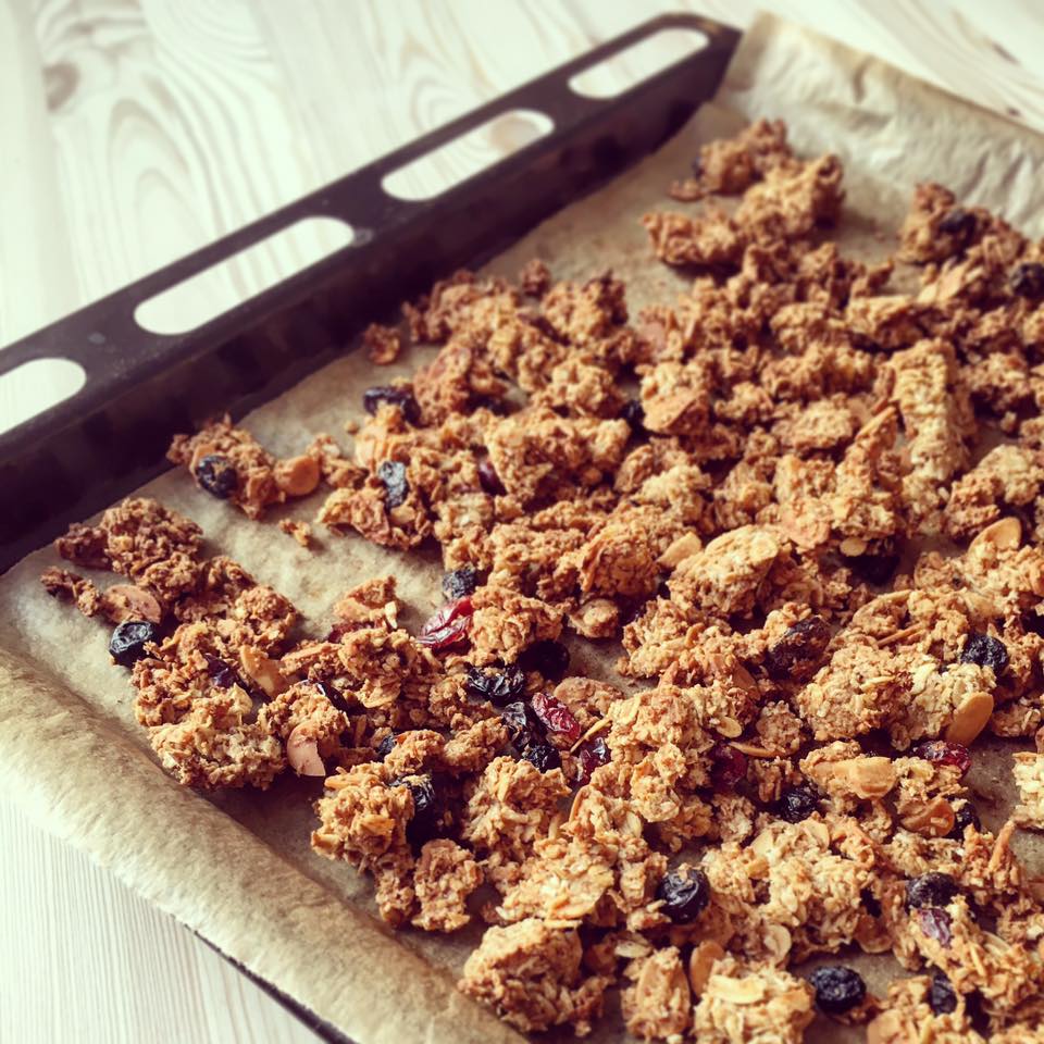 Gesundes Granola frisch aus dem Ofen I