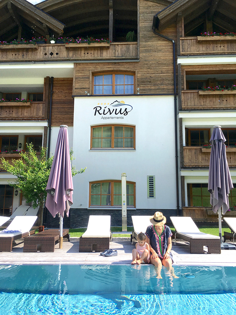 das-rivus-salon-mama-pool